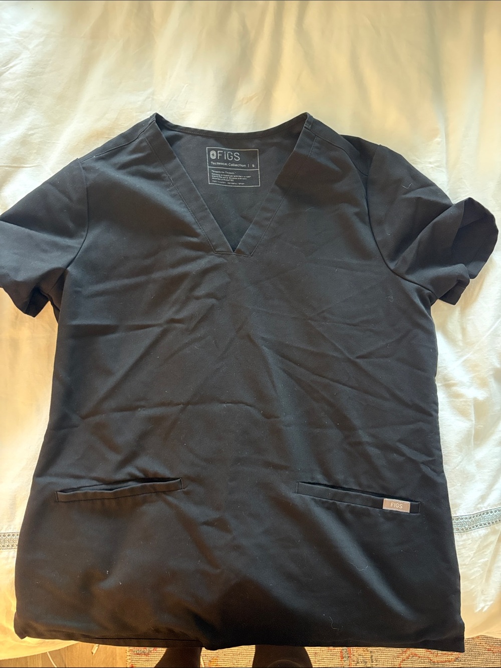 FIGS Womens Casma Scrub Top with Front Pockets